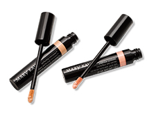 See advice on wearing facial highlighting pen and concealer from Mary Kay.