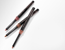 Applying Lip Liner